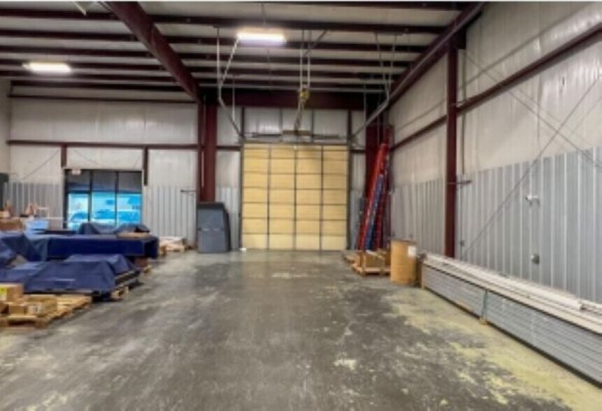 More Photos Of 1532 N Commercial, Nixa Warehouse For Lease