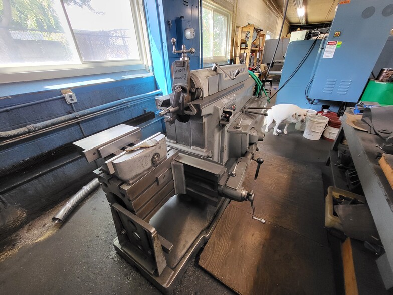 More Photos Of 15321 W Eleven Mile Rd, Oak Park Manufacturing For Sale