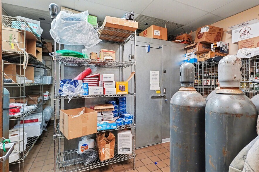 More Photos Of 1222 N US 23, East Tawas Restaurant For Sale