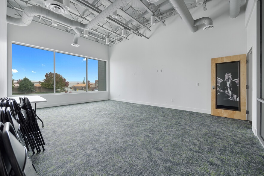 More Photos Of 9425 Sandifur Pky, Pasco Office For Sale