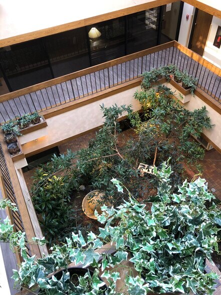 More Photos Of 2717 N Grandview Blvd, Waukesha Office For Lease