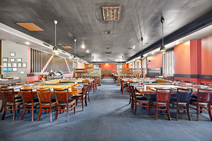 More Photos Of 560 S Main St, Andover General Retail For Sale