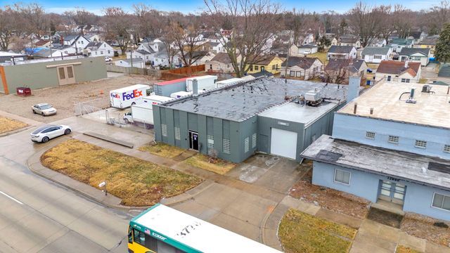 More Photos Of 13920 E 9 Mile Rd, Warren Warehouse For Lease