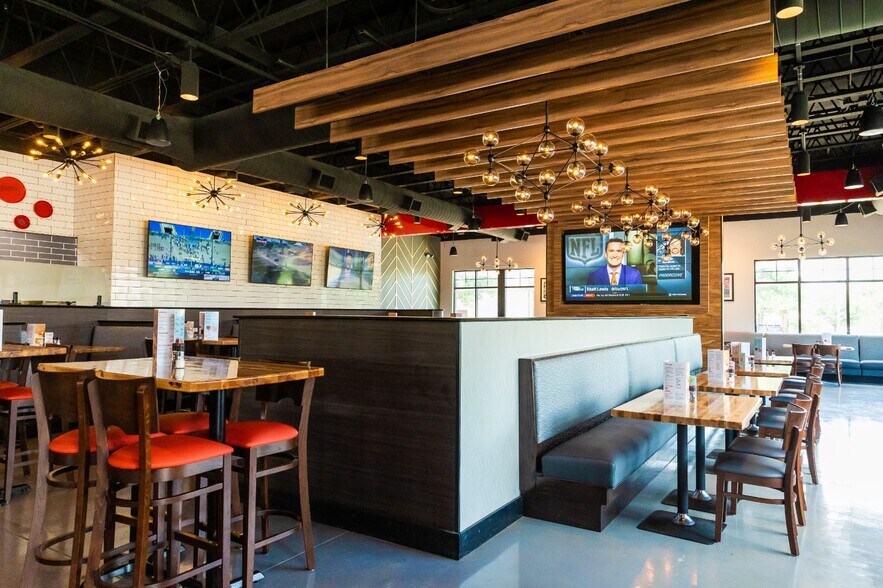 More Photos Of 6501 North Fwy, Fort Worth Restaurant For Sale