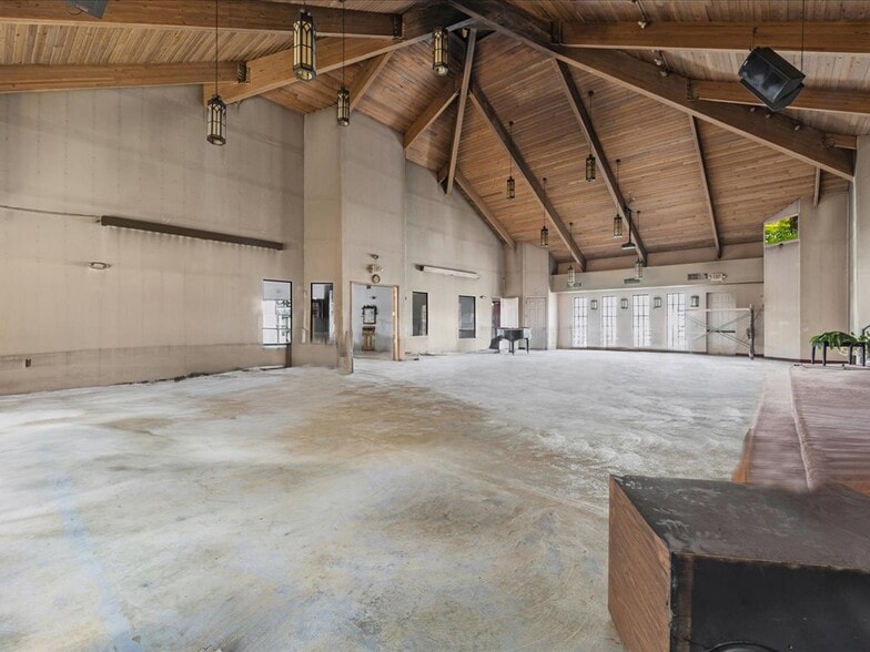 More Photos Of 4630 Palm Beach Blvd, Fort Myers Religious Facility For Sale