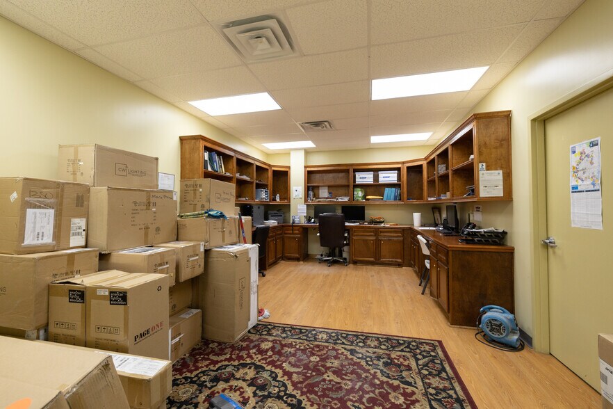 More Photos Of 10009 S Highway 6 Rd, Sugar Land Freestanding For Sale