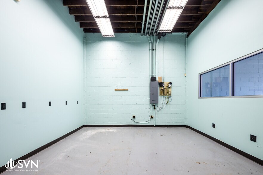 More Photos Of 309 N Ashland Ave, Lexington Warehouse For Lease