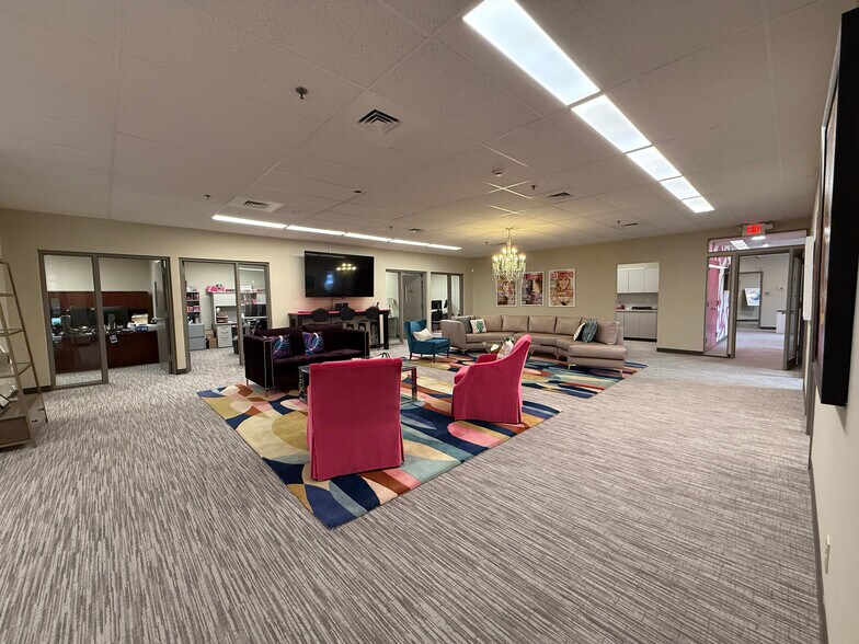 More Photos Of 2020 Highland Ave, Bethlehem Distribution For Lease