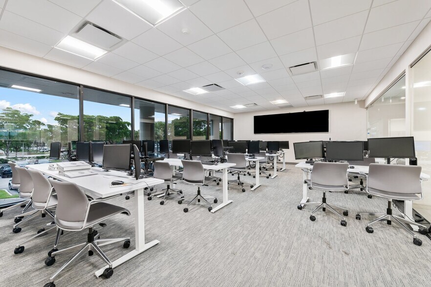 More Photos Of 3303 W Commercial Blvd, Fort Lauderdale Office For Sale
