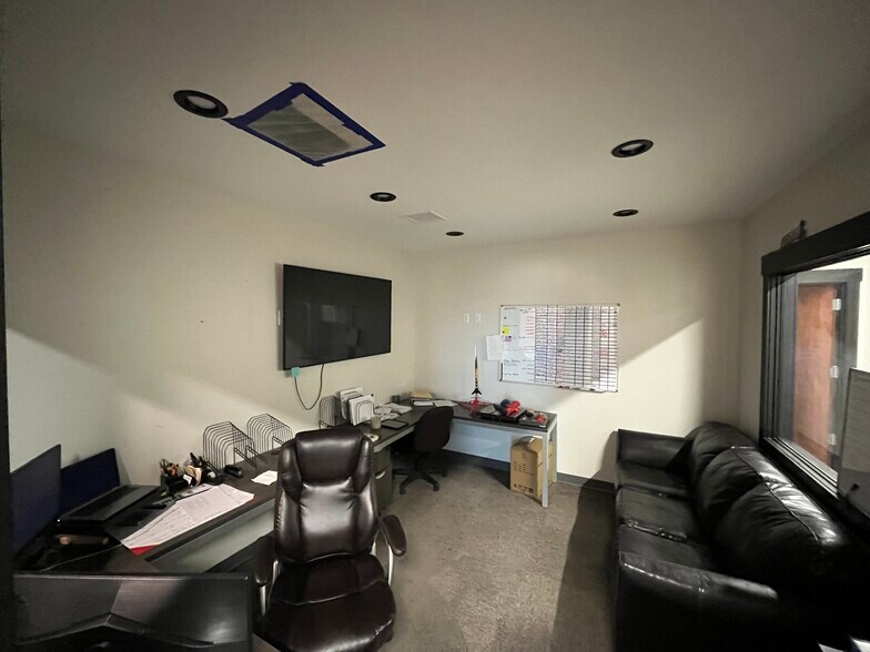 More Photos Of 3801 W Riverbend Ave, Post Falls Office For Sale