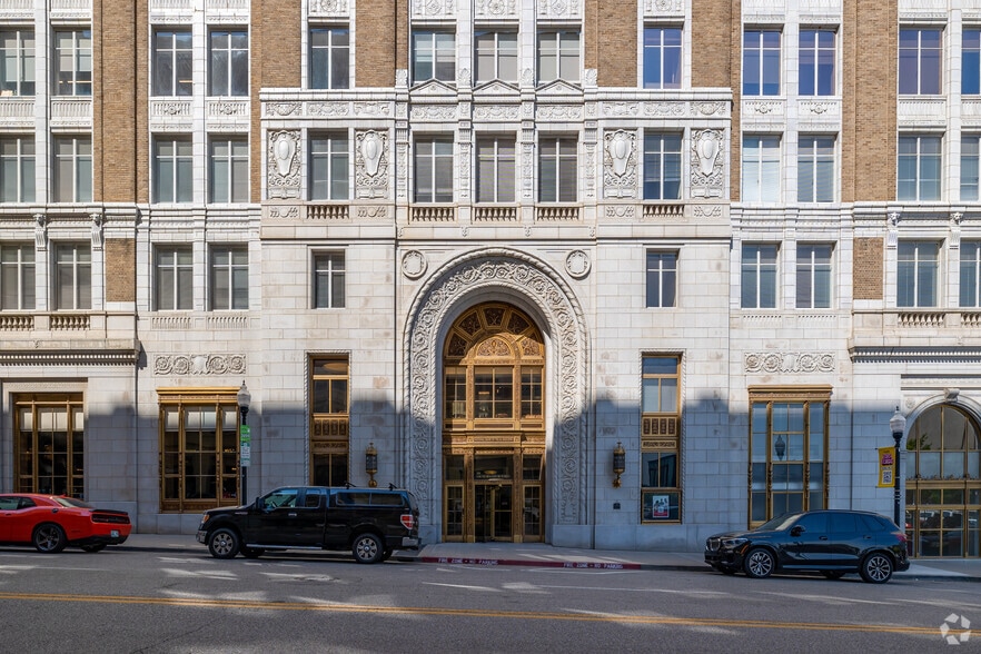 More Photos Of 320 S Boston Ave, Tulsa Office For Sale