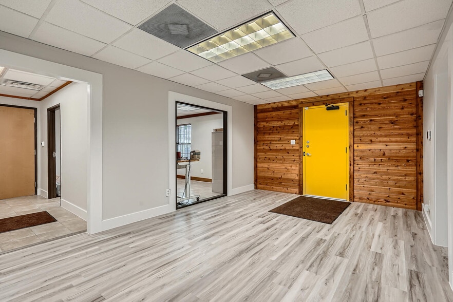 More Photos Of 11204 Bluff Bend Dr, Austin Light Manufacturing For Sale