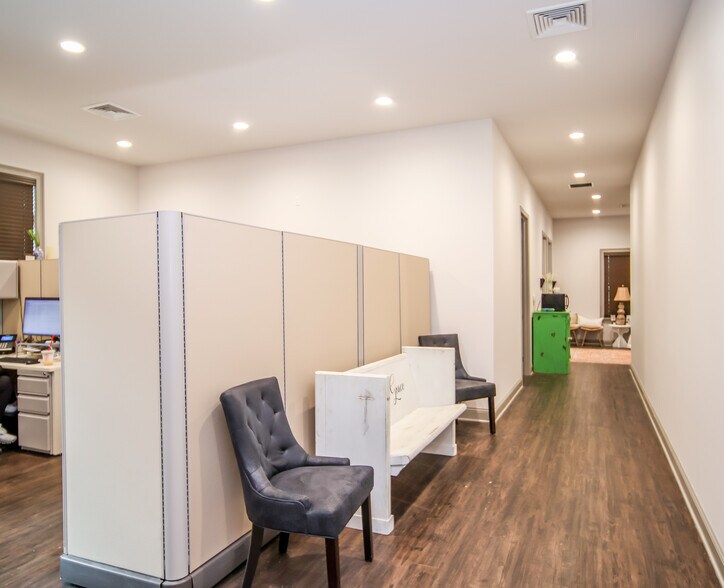 More Photos Of 404 Enterprise Dr, Oxford Medical For Sale
