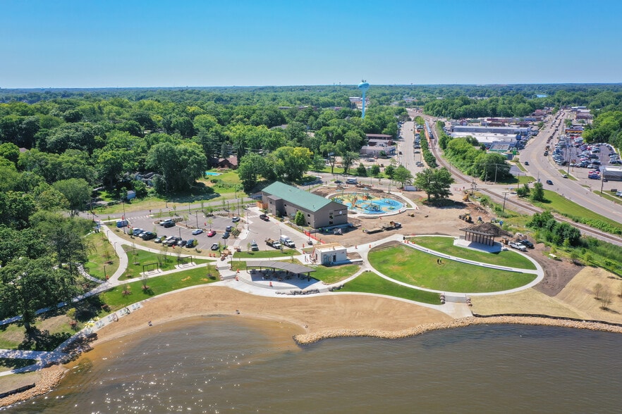 More Photos Of 115 Nippersink Blvd, Fox Lake Hospitality For Sale