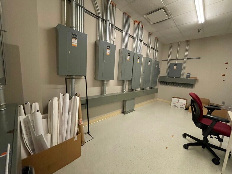 More Photos Of 4800 Concentric Blvd, Saginaw Office For Lease