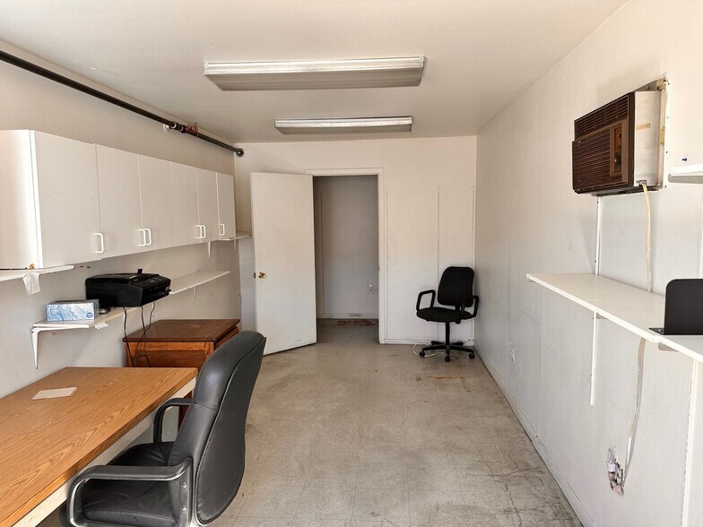 More Photos Of 585 Quarry Rd, San Carlos Warehouse For Lease