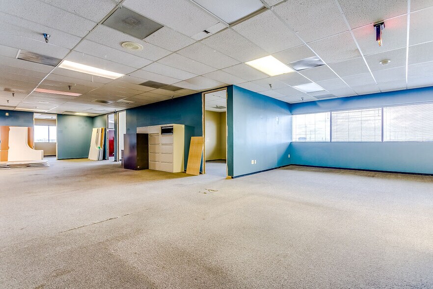 More Photos Of 2350 Valley View Ln, Dallas Loft Creative Space For Lease