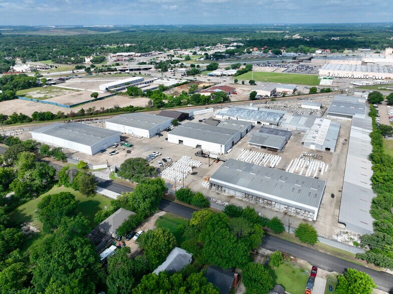 More Photos Of 301 Pleasant Dr, Dallas Warehouse For Lease