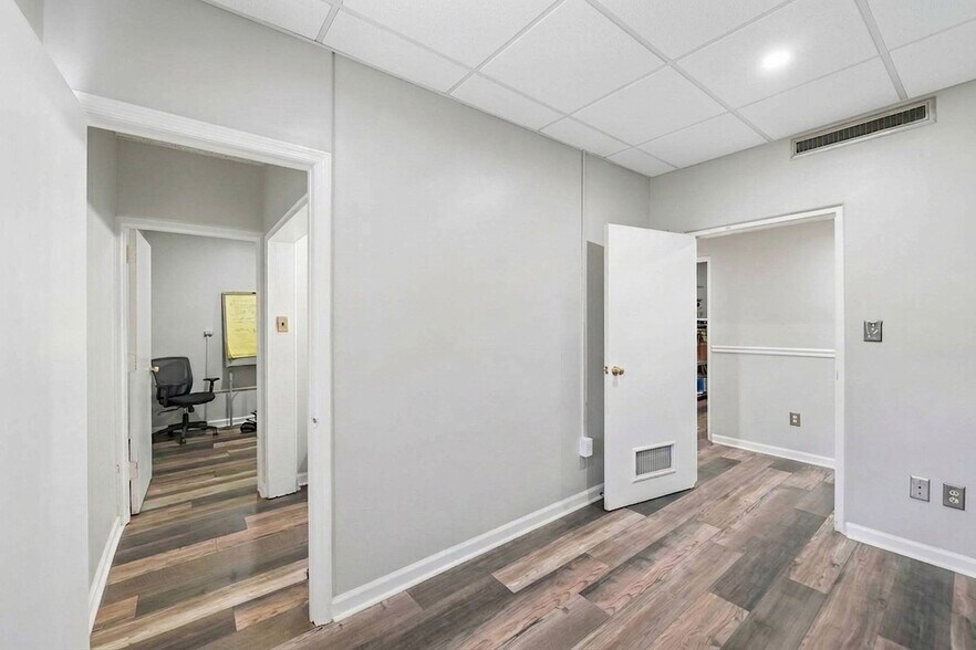 More Photos Of 224 E Broad St, Winder Medical For Sale