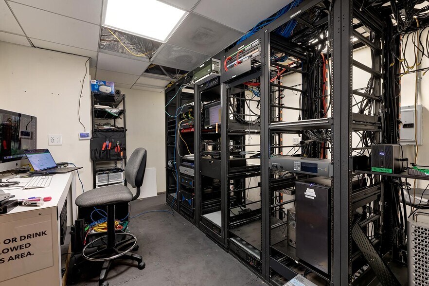 More Photos Of 3361-3365 Barham Blvd, Los Angeles Loft Creative Space For Sale