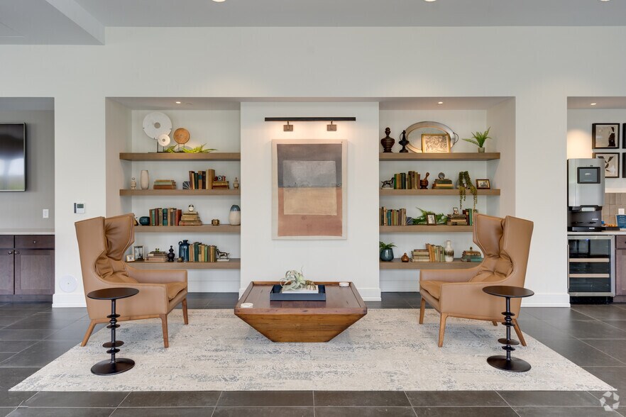 More Photos Of 1555 Ellinwood Ave, Des Plaines Apartments For Lease