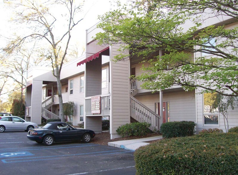 More Photos Of 3 Gamecock Ave, Charleston Office Residential For Lease