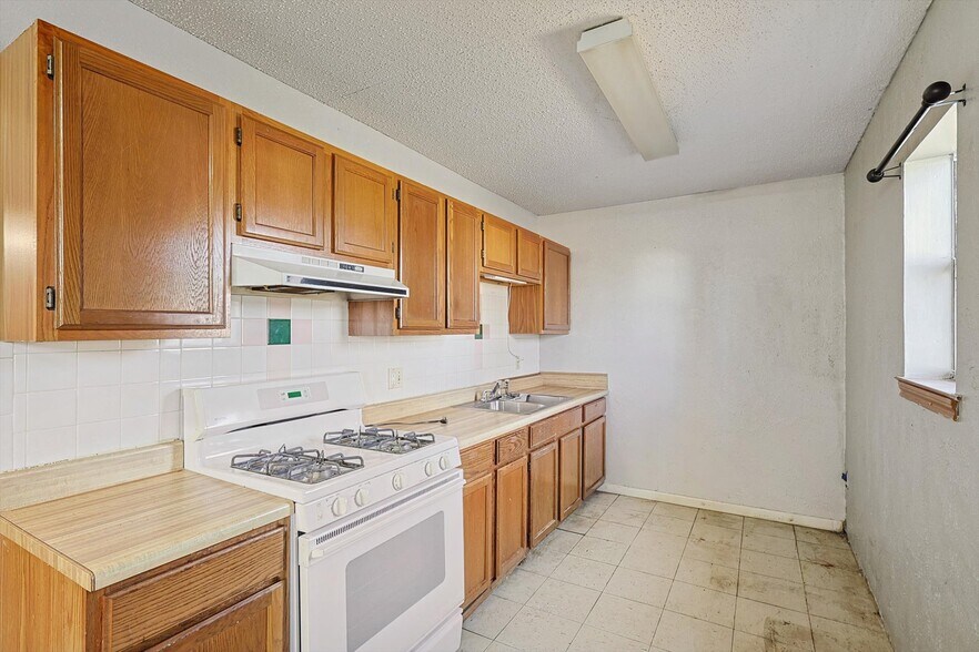 More Photos Of 325 S Cowan Ave, Lewisville Flex For Sale