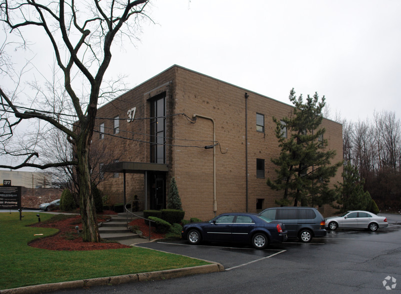 Primary Photo Of 37 Vreeland Ave, Totowa Office For Lease