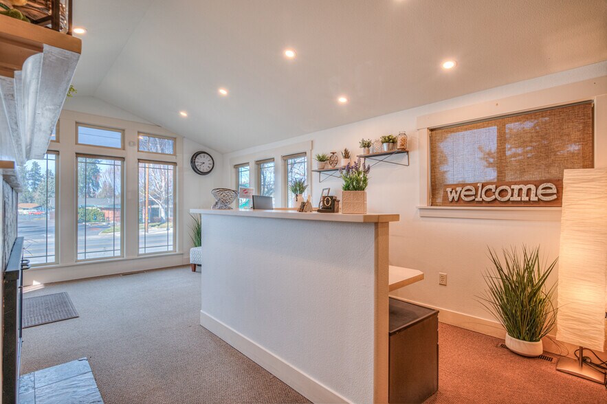More Photos Of 525 NE Greenwood Ave, Bend Office For Sale