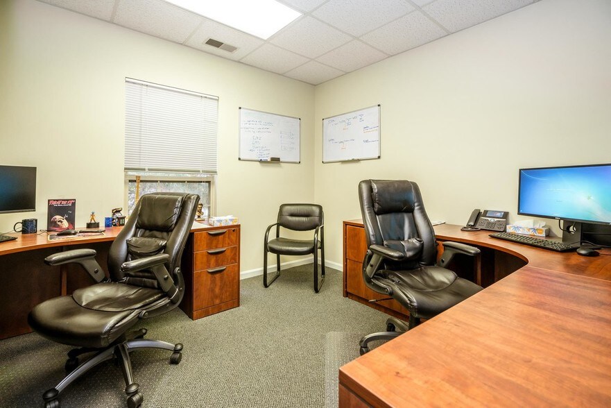 More Photos Of 1300 Gardiner Ln, Louisville Medical For Sale