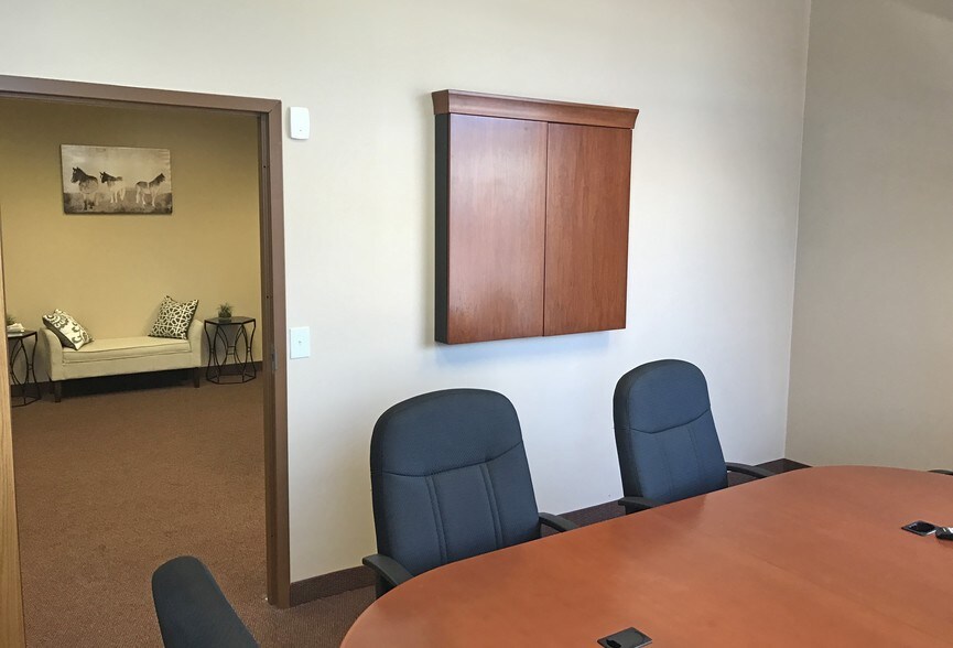 More Photos Of 101-129 Main St W, Waconia Medical For Lease