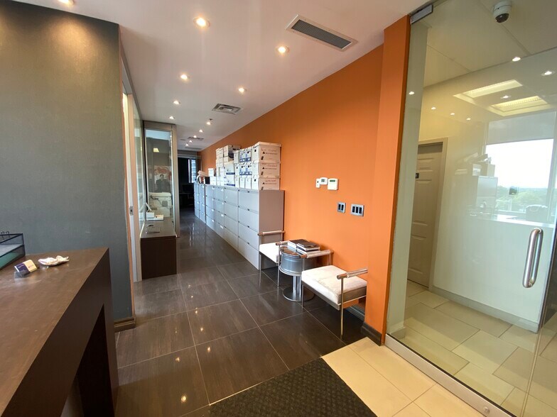 More Photos Of 7368 Yonge St, Vaughan Office For Sale