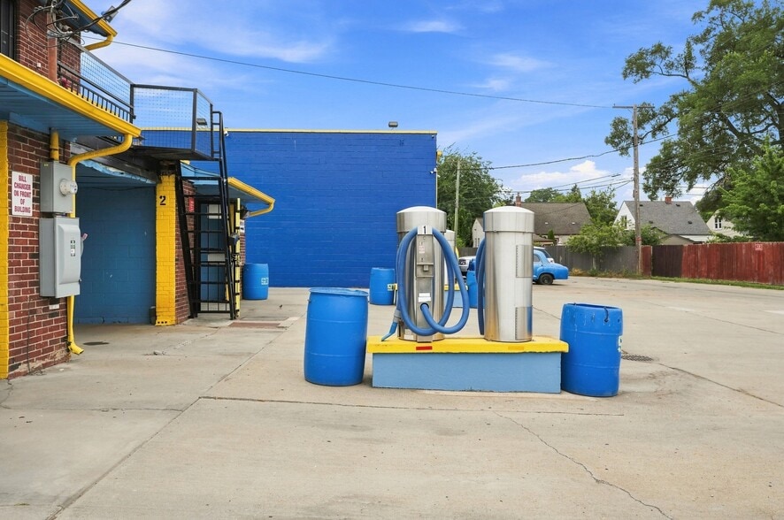 More Photos Of 636 Southfield Rd, Lincoln Park Carwash For Sale