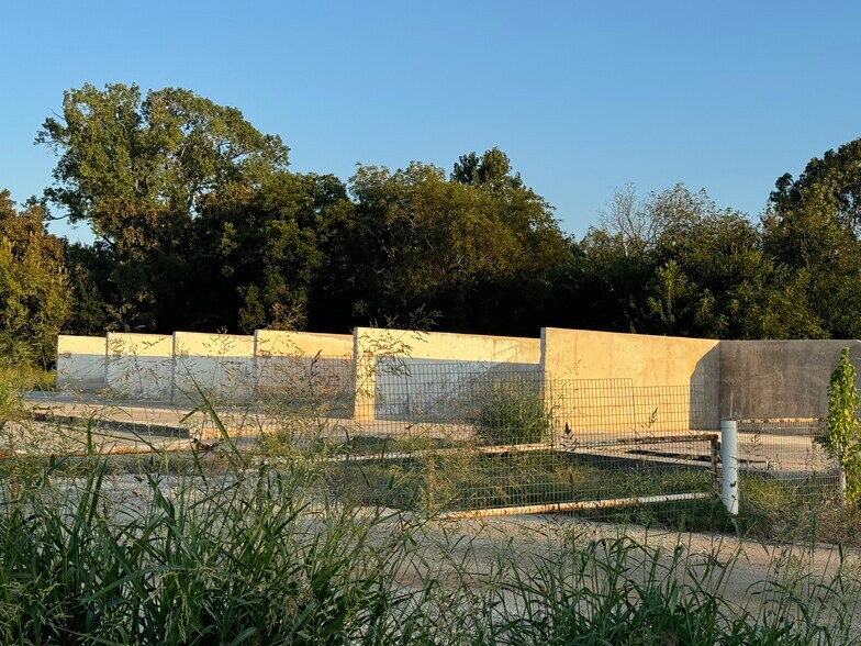 More Photos Of 19710 US Highway 377, Whitesboro Warehouse For Sale