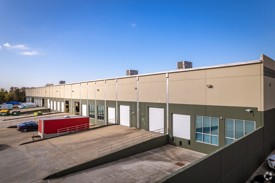 More Photos Of 707 N Shepherd Dr, Houston Warehouse For Lease
