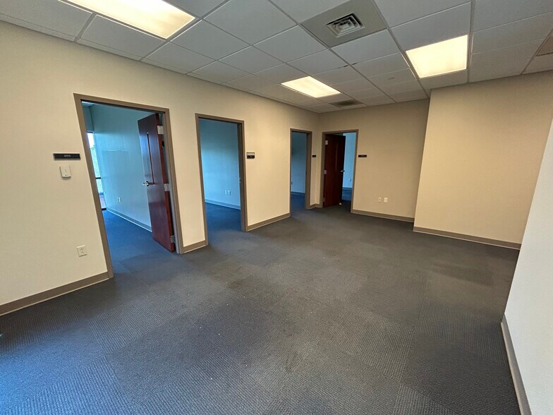 More Photos Of 3271 E Battlefield St, Springfield Office For Lease