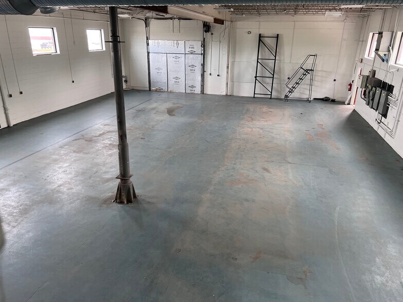 More Photos Of 95 Main St, South Portland Warehouse For Sale