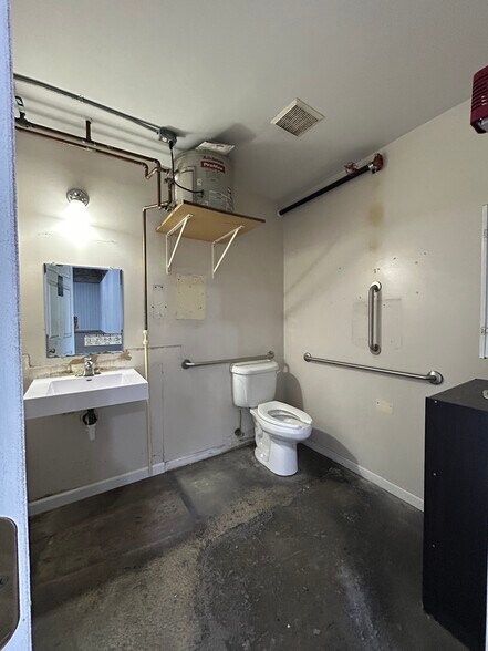 More Photos Of 9340 Shaver Rd, Portage Manufacturing For Sale