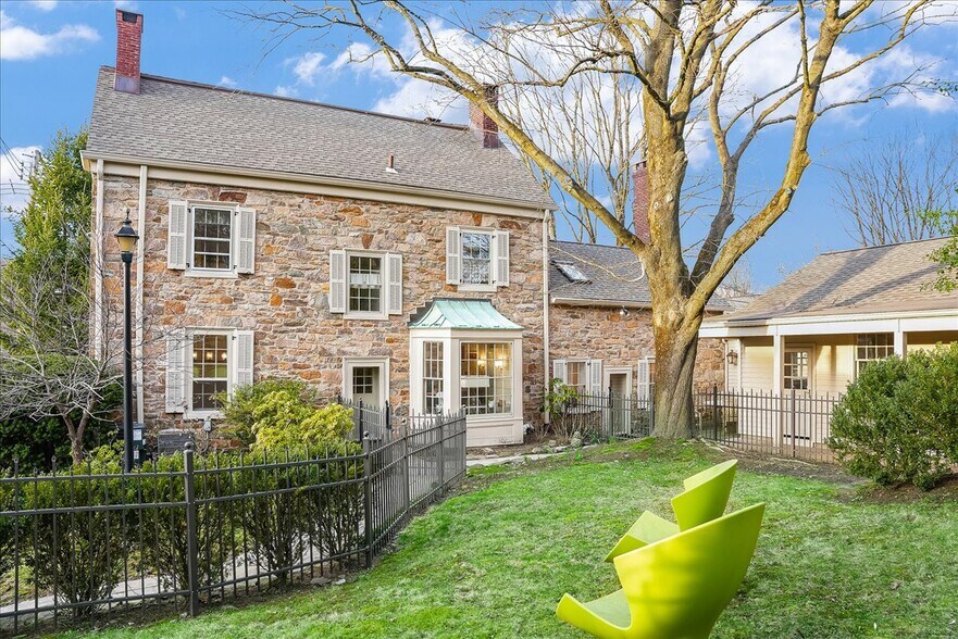 More Photos Of 1 E Mill Rd, Long Valley Office For Sale