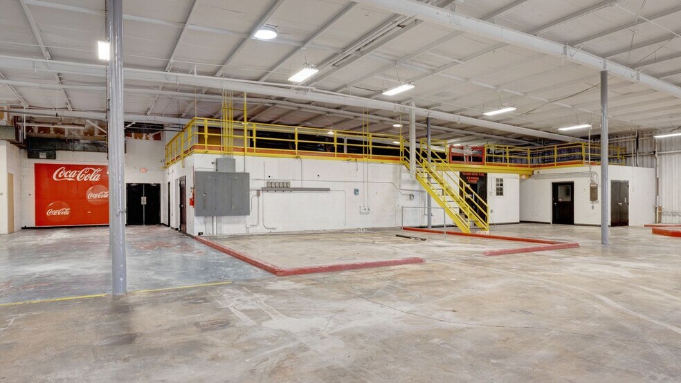 More Photos Of 403 W Admiral Doyle Dr, New Iberia Distribution For Lease