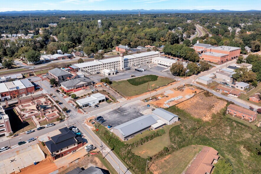 More Photos Of 179 E Moreno St, Buford General Retail For Sale