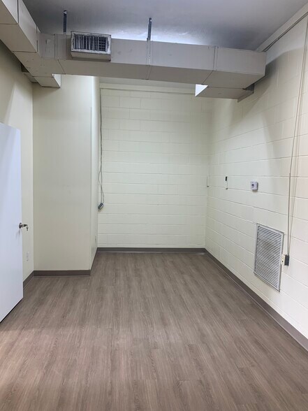 More Photos Of 123 E Plymouth Rd, Columbus Industrial For Lease