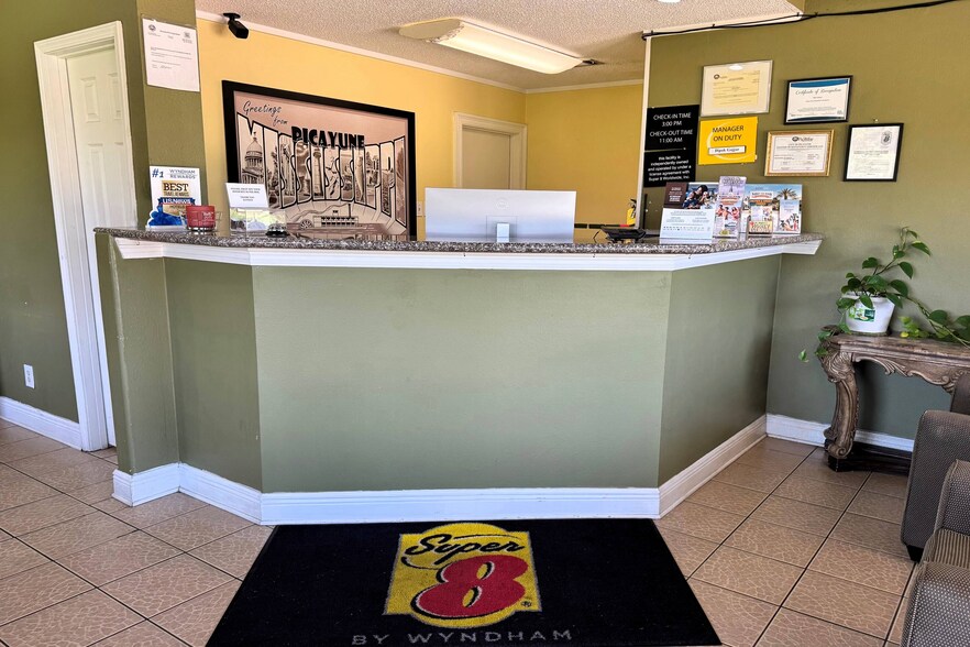 More Photos Of 999 Cooper Rd, Picayune Hotel For Sale