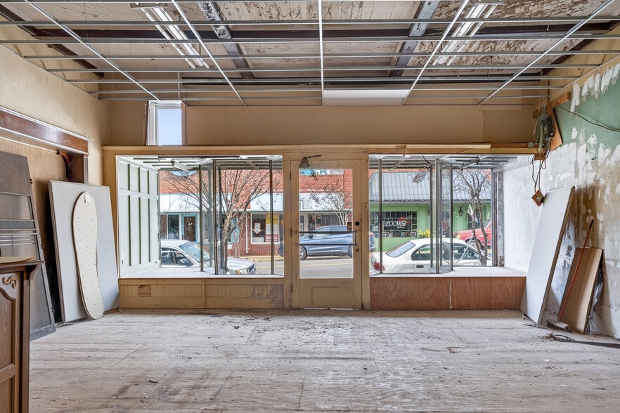 More Photos Of 130-134 King St, Keysville Flex For Sale