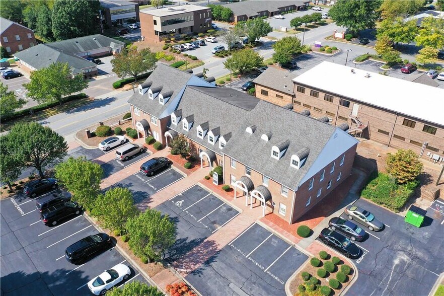 More Photos Of 1365 Westgate Center Dr, Winston-Salem Office For Lease