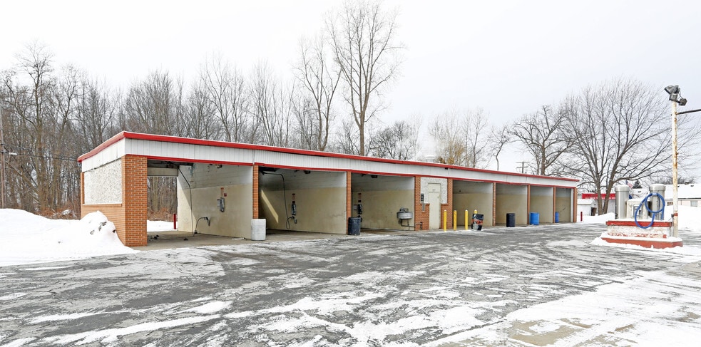 Primary Photo Of 237 W Walton Blvd, Pontiac Carwash For Sale