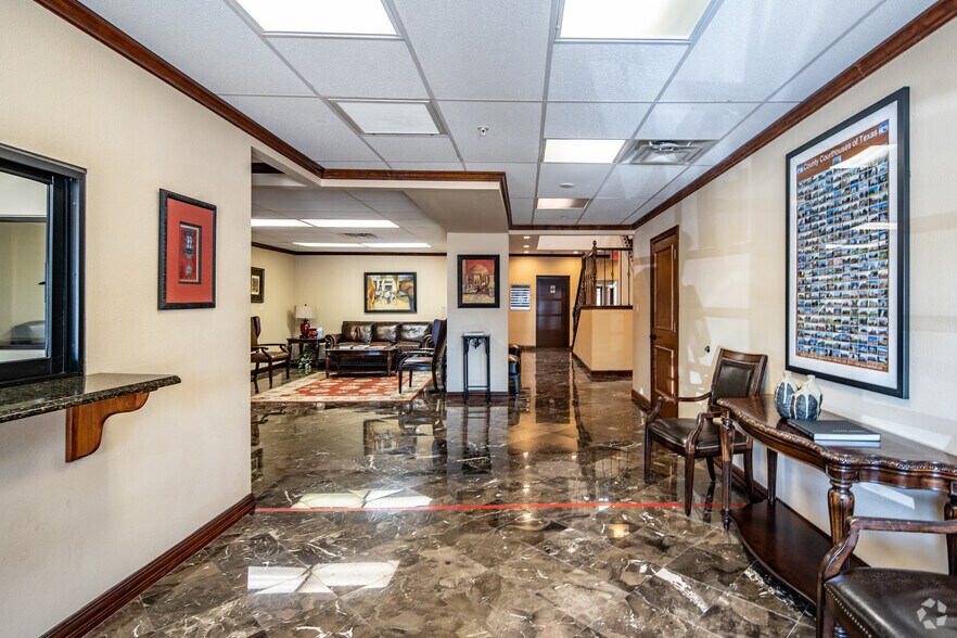 More Photos Of 1312 E 14th St, Plano Office For Lease