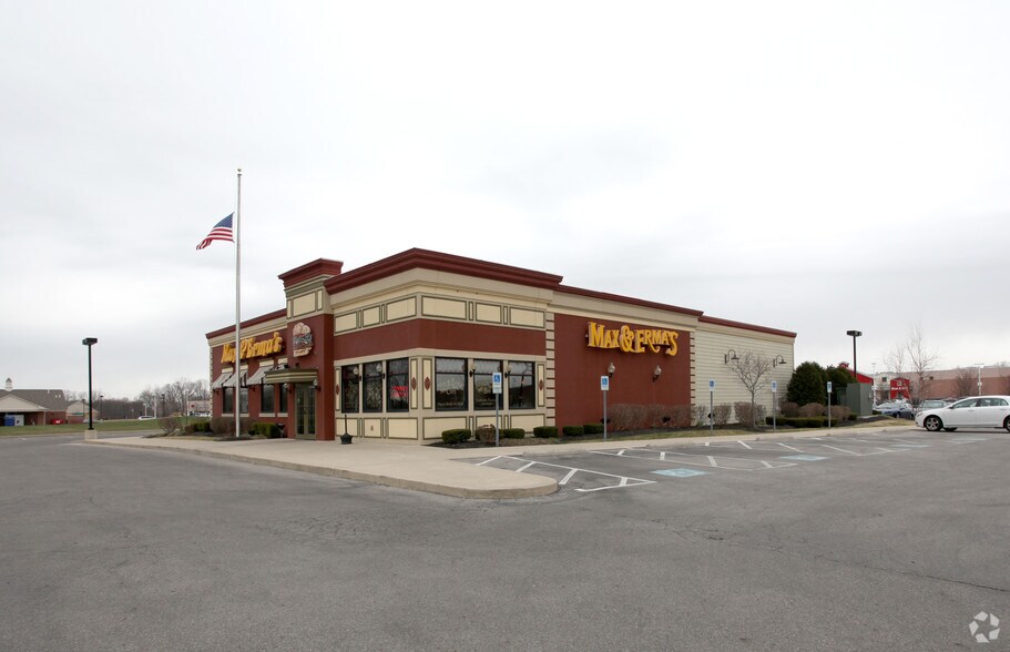 Primary Photo Of 8050 E Broad St, Reynoldsburg Restaurant For Lease