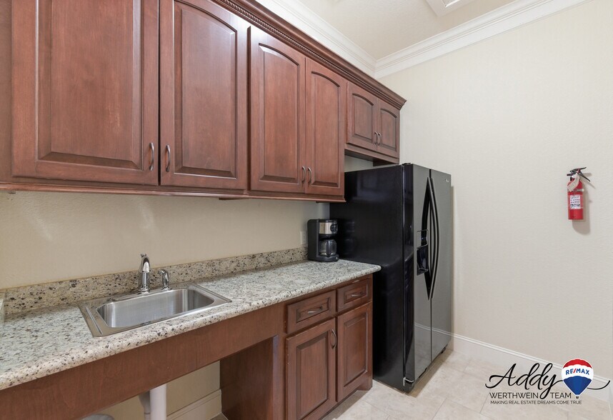 More Photos Of 11601 Spring Cypress Rd, Tomball Medical For Sale