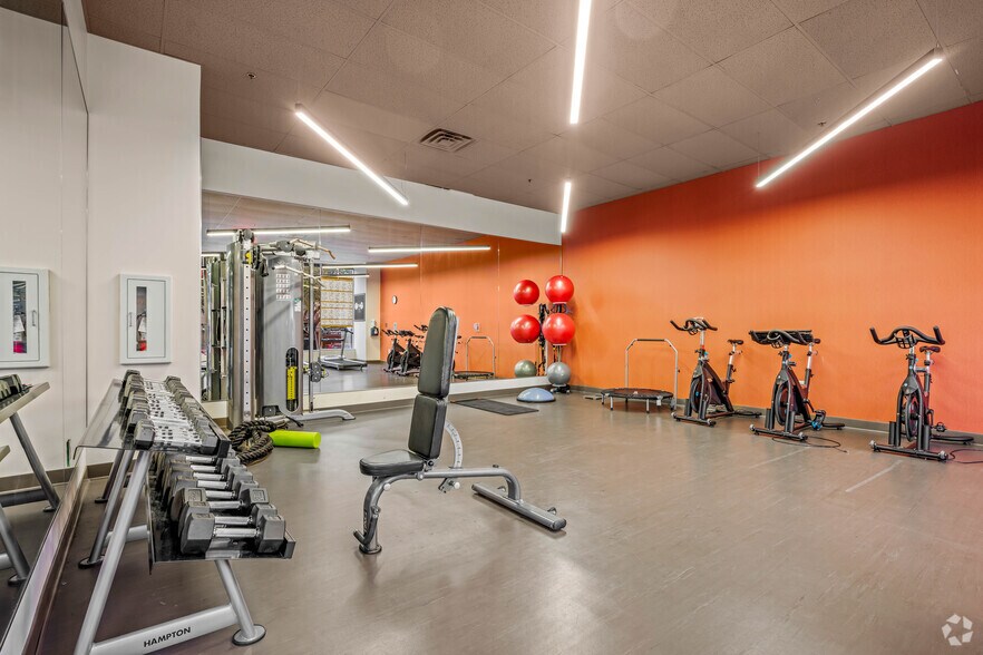 More Photos Of 3102 Maple Ave, Dallas Office For Lease